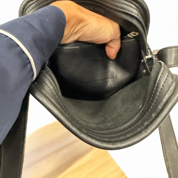 Coach Vintage 9817 Camera Crossbody Handbag Purse , Black, 1990s Made In USA - Picture 3 of 13